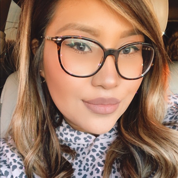 Meet your Posher, Anahi - Picture 1 of 1